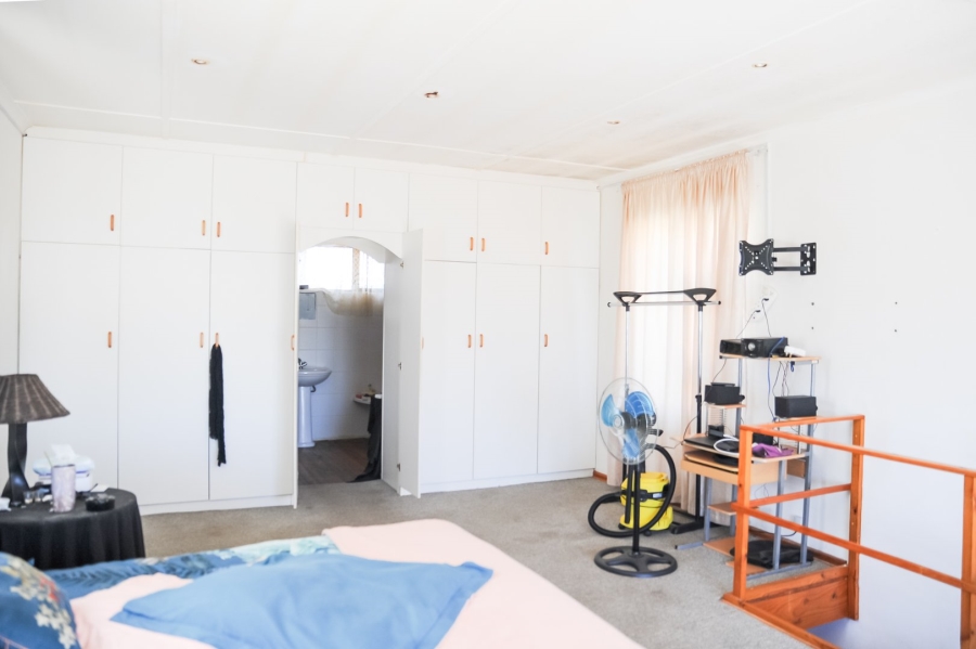 7 Bedroom Property for Sale in McDougall